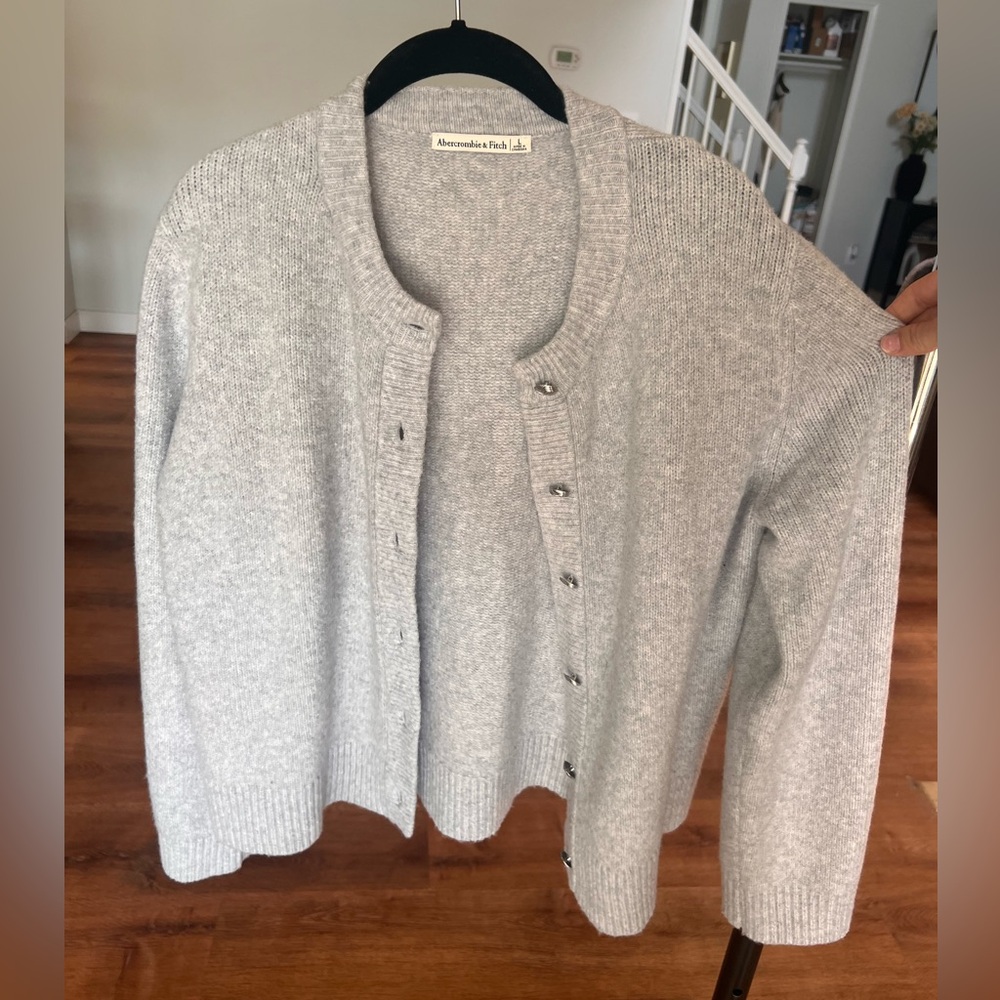 Abercrombie & Fitch Light Gray Knit Sweater